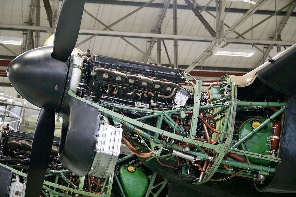 ▲長榮航太一名蔣姓員工在進行飛機結構檢查作業時，從約2層樓高機體墜落地面，重傷昏迷。（示意圖／取自Pixabay）