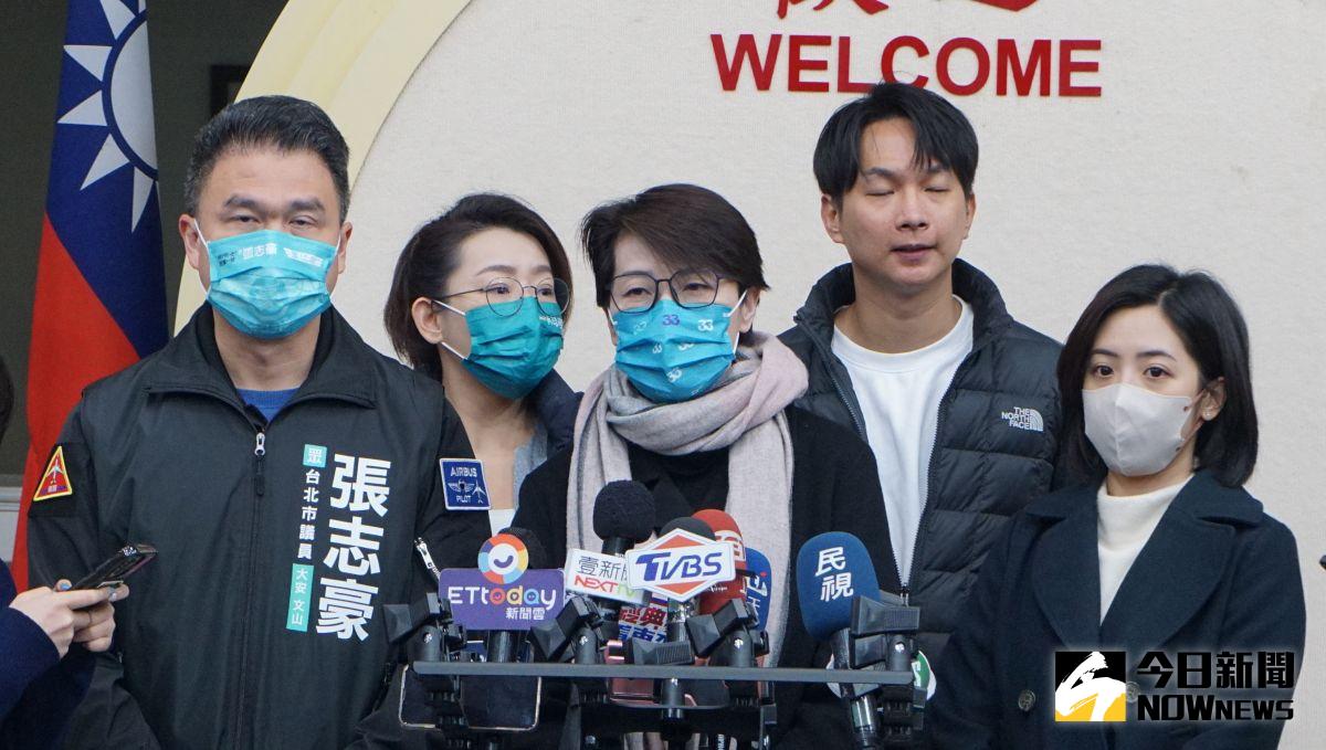 ▲前台北市副市長黃珊珊拜會民眾黨台北市議會黨團，駁斥參選中正萬華區立委傳聞。（圖／記者呂炯昌攝，2023.02.15）