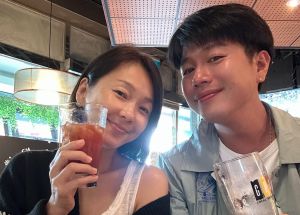 ▲李易和六月結婚後育有一子一女,他今日分享女兒竟然在情人節送巧克力和告白紙條給男同學,讓他玻璃心碎滿地。(圖/翻攝自李易臉書) ▲李易和六月結婚後育有一子一女。(圖/翻攝自李易臉書)