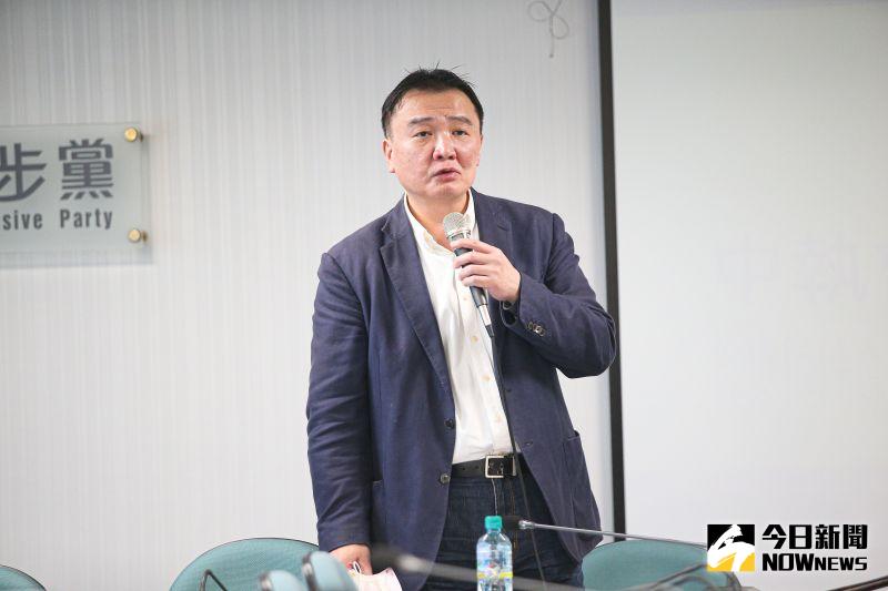 ▲許立明表示,目前無法預料郭台銘、侯友宜誰出線對民進黨比較好打。(圖/記者葉政勳攝)