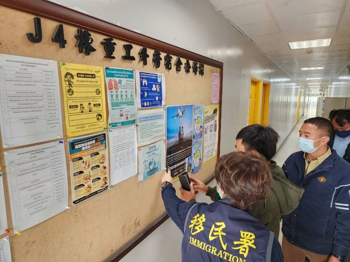 ▲啟動行動服務列車來到麥寮台塑工業園區。（圖／移民署）