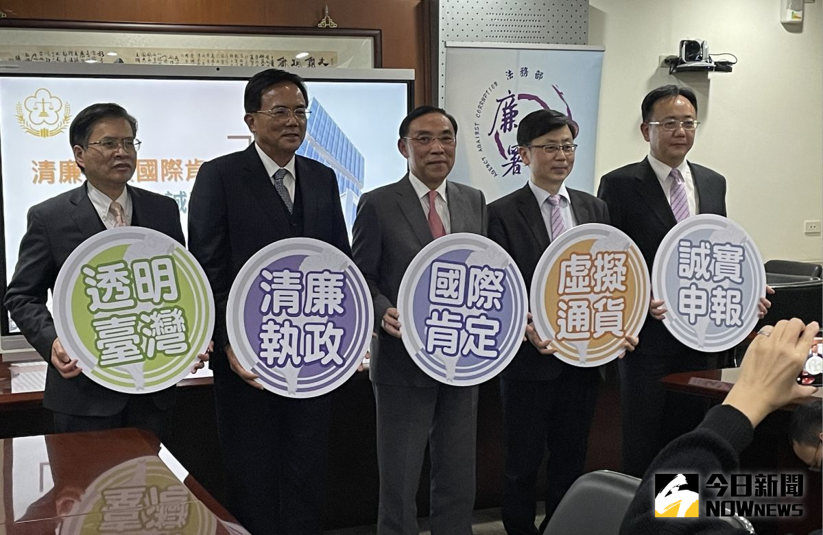 ▲由左至右依序為法務部常務次長林錦村、法務部政務次長蔡碧仲、法務部長蔡清祥、廉政署長莊榮松、廉政署副署長馮成（圖／記者潘千詩攝，2023.02.15）