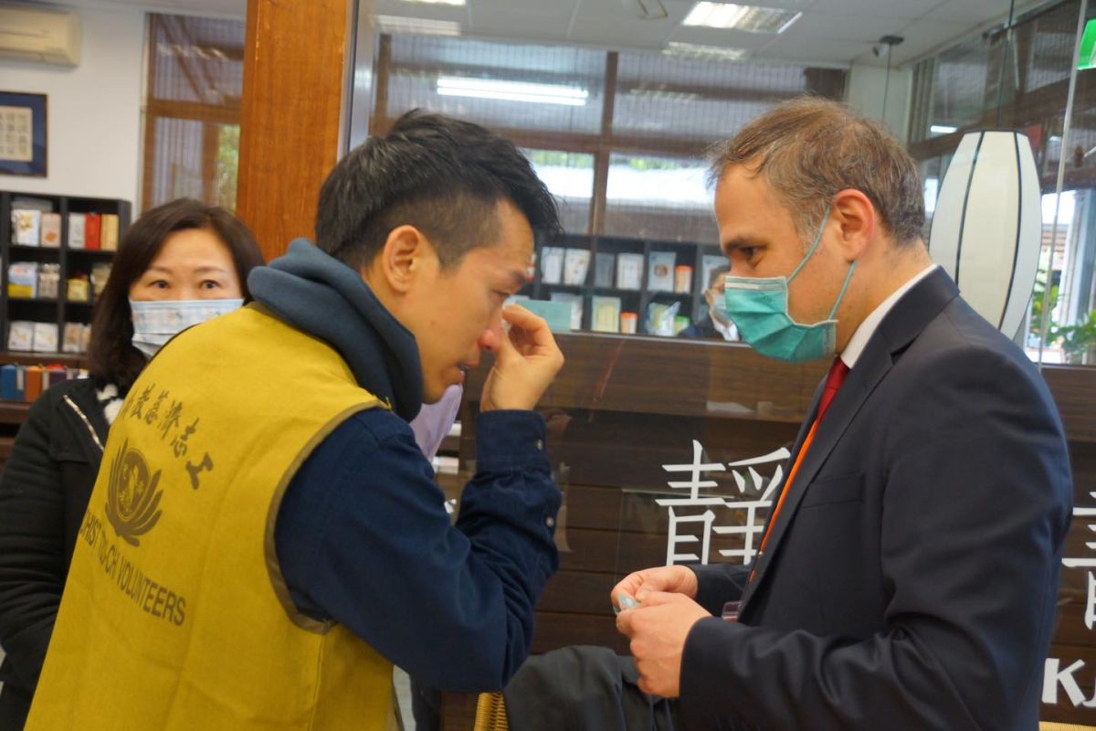 ▲立委何志偉感謝土耳其在台灣921時的協助，講到激動出不禁落淚。（圖／翻攝自何志偉臉書）