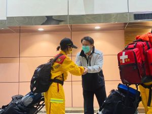 ▲台灣搜救隊員們返抵國門。（圖／翻攝自林右昌臉書）