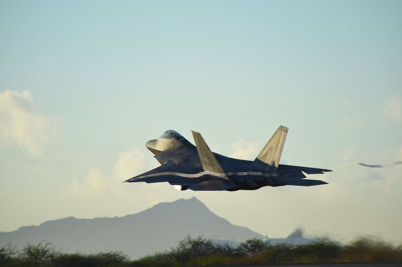 今日軍武／造價48億！性能全球最強　美軍F-22匿蹤戰機傳墜毀