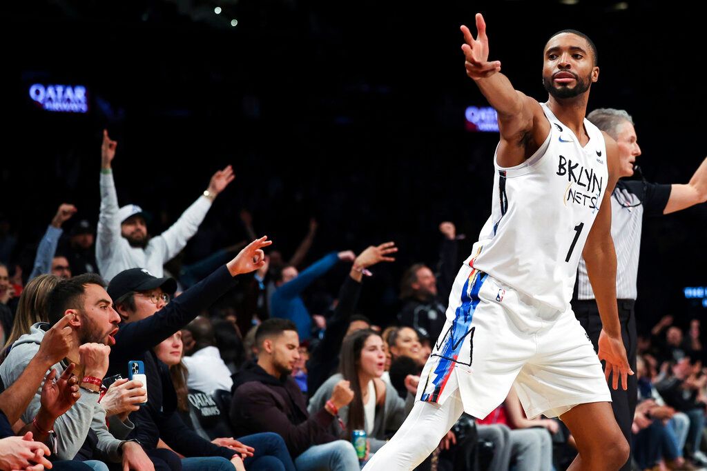 ▲Mikal Bridges命中三分後，激情用手勢慶祝。（圖／美聯社／達志影像）