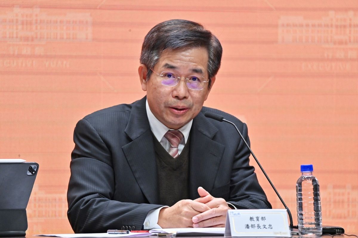 ▲「教官退出校園」議題受到關注，潘文忠表示，不會強制教官在役期內離退。（圖／行政院提供）