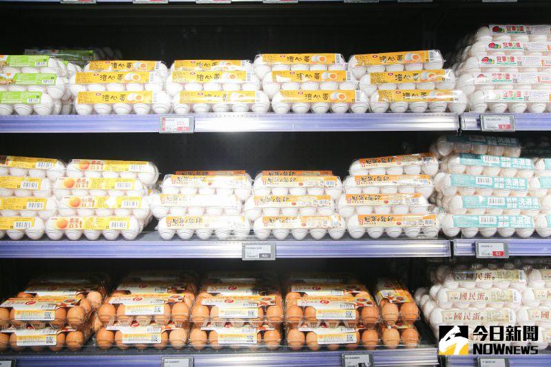 ▲農委會主委陳吉仲今日宣布，農委會從3月開始，已將玉米的營業稅往後減免一季；並透過超市業者推出平價專區，希望能穩定國內消費者的雞蛋供應。（圖／NOWnews資料照）