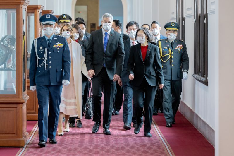 ▲巴拉圭總統阿布鐸訪台,蔡英文以軍禮歡迎。(圖/總統府提供)