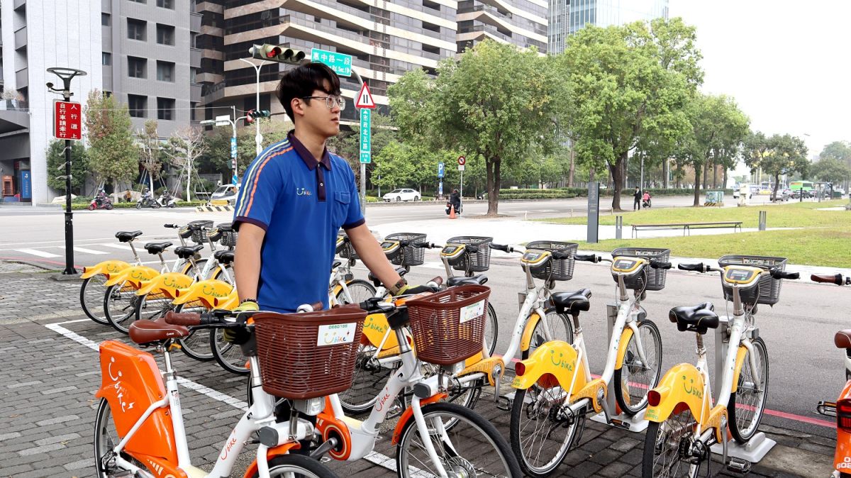 ▲台中YouBike租賃採無人化自助式服務，補車調度員是落實「有車借，有位停」的後勤團隊。（圖／交通局提供）