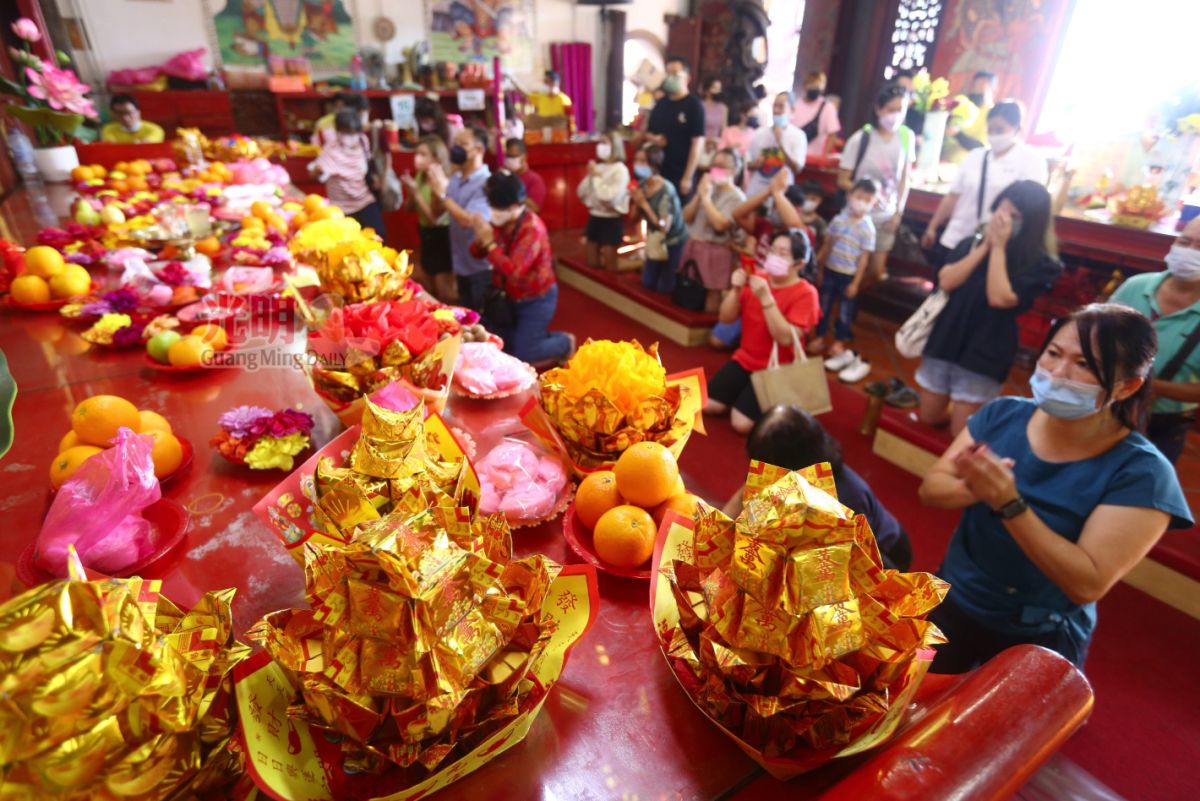 ▲農曆正月廿六日為觀音「開庫日」，大馬檳城的椰腳觀音亭人潮絡繹不絕。（圖／翻攝自今日大馬）