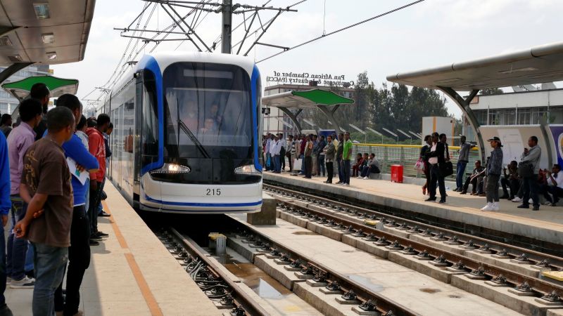 ▲衣索比亞鐵路官員承認，由於多年維護不當、缺少備用零件，首都阿的斯阿貝巴有約一半的輕軌電車，無法正常使用。資料照。（圖／美聯社／達志影像）