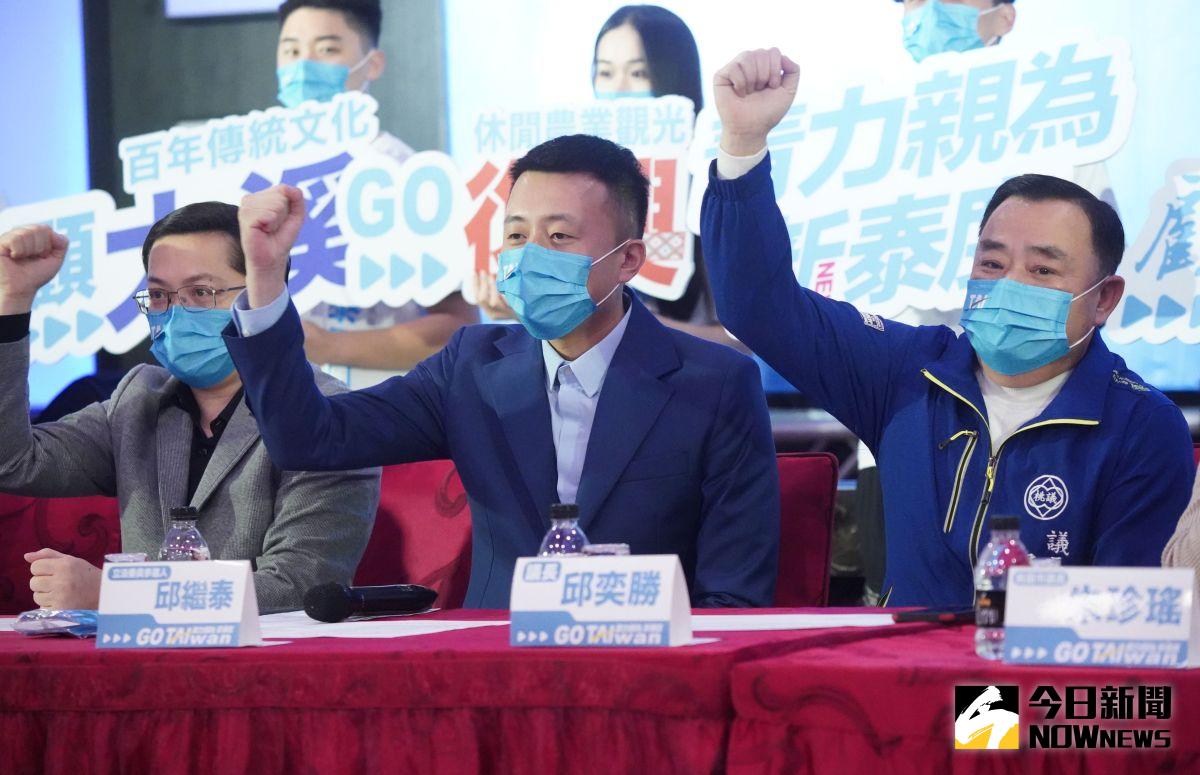 ▲邱奕勝力挺姪子，邱繼泰今天宣布參選桃園第六選區（八德、大溪、中壢12里、復興）立法委員。（圖／記者李春台攝，2023.02.17）