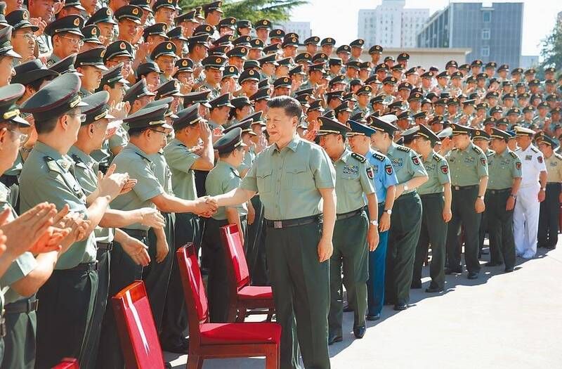 ▲近來有外媒指出，中國解放軍進行的軍事改革，目標只為了「解放台灣」。圖為習近平2016年8月視察的戰略支援部隊。（圖／翻攝自新華社）