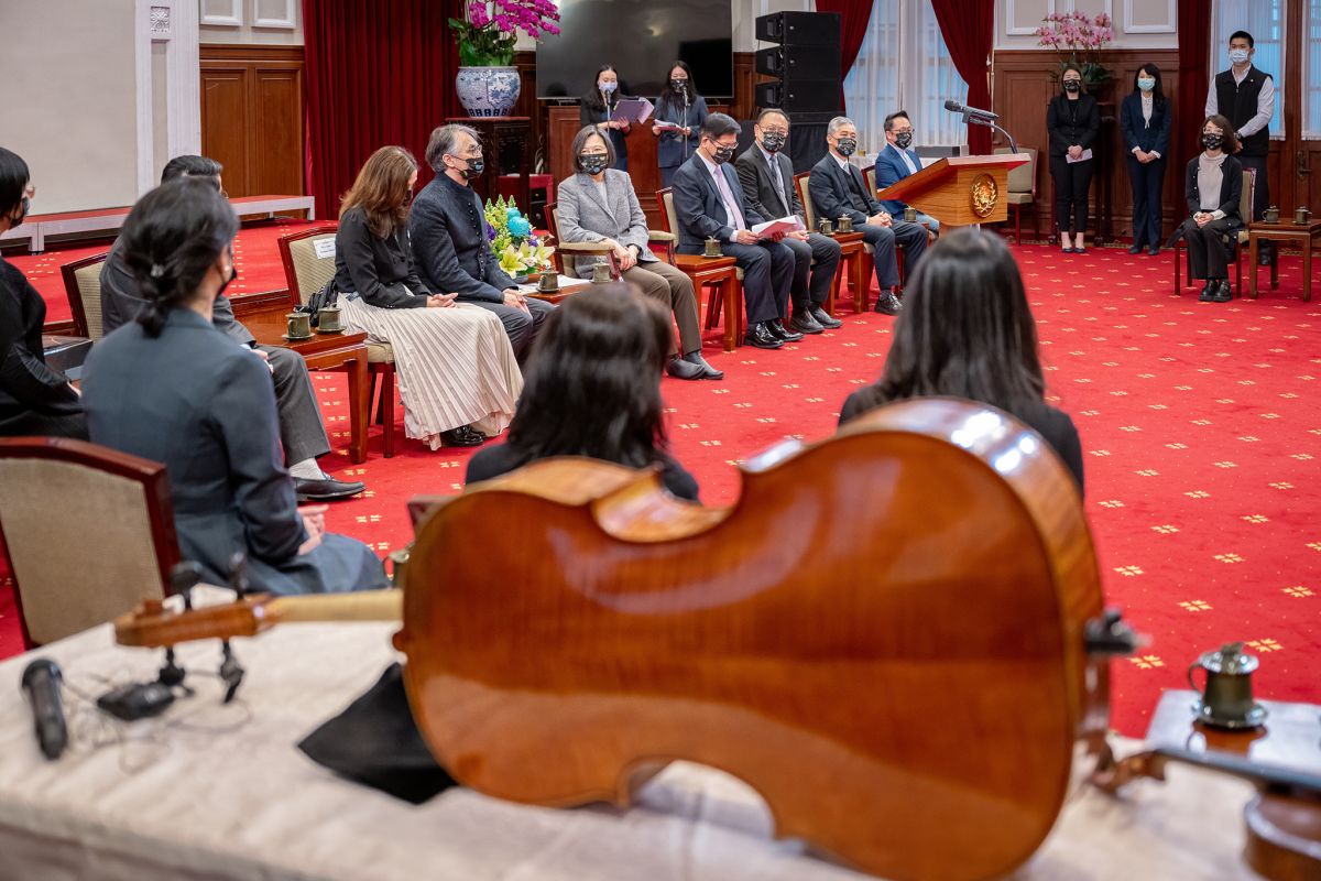 ▲總統蔡英文接見「國家交響樂團（NSO）／臺灣愛樂」，感謝大家把台灣的音樂和文化帶到世界各地，提高台灣國際能見度。（圖／總統府提供）