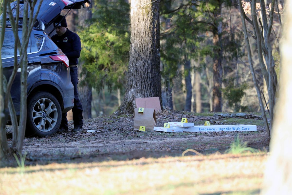 ▲美國密西西比州鄉間靠近田納西州交界線的小鎮，17日有多個地點發生槍擊案，共6人身亡，單獨犯案的槍手已落網。（圖／美聯社／達志影像）