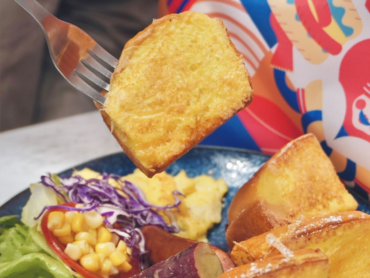 ▲連鎖早午餐品牌「拉亞漢堡」將經典童話故事「愛麗絲夢遊仙境」化身各式單品。（圖／拉亞漢堡提供）