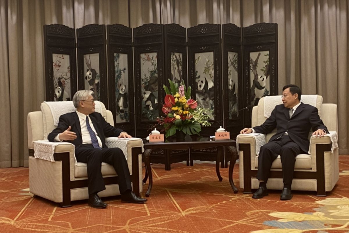 ▲夏立言一行於2月17日上午抵達成都，也是此次訪陸行的最後一站，隨即會見四川省委書記王曉暉。(圖／國民黨提供)