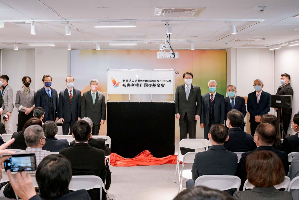 ▲「被害者權利回復基金會」今日揭牌，行政院長陳建仁、司法院長許宗力、內政部長林右昌等人都出席。（圖／被害者權利回復基金會提供）