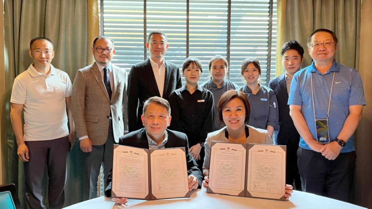 ▲高餐大校長陳敦基與JW萬豪協理Alice Lee簽定MOU。（圖／高餐大提供）