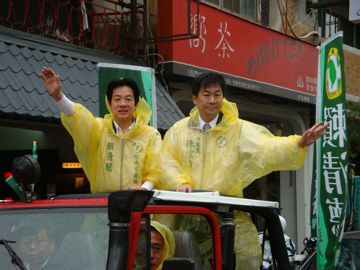 ▲陳宗彥在2010年挑戰議員連任失利,便被賴清德延攬至市府團隊擔任民政局長、新聞及國際關係處長,獲得重用。(圖/翻攝自陳宗彥臉書)
