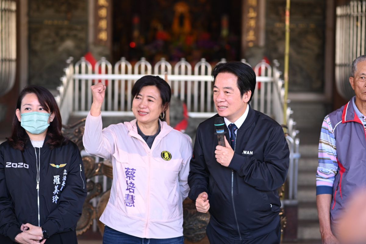 ▲賴清德再赴南投力挺蔡培慧，接連前往名間鄉大賢宮及福興宮參香祈福。（圖／民進黨提供）