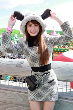 ▲啦啦隊女神短今到大阪旅行，多次被粉絲認出來。（圖／翻攝自短今FB）