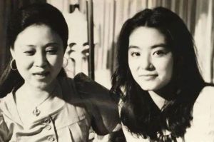 ▲林青霞（右）與瓊瑤（左）相差16歲，是一對忘年之交。（圖／翻攝自微博）