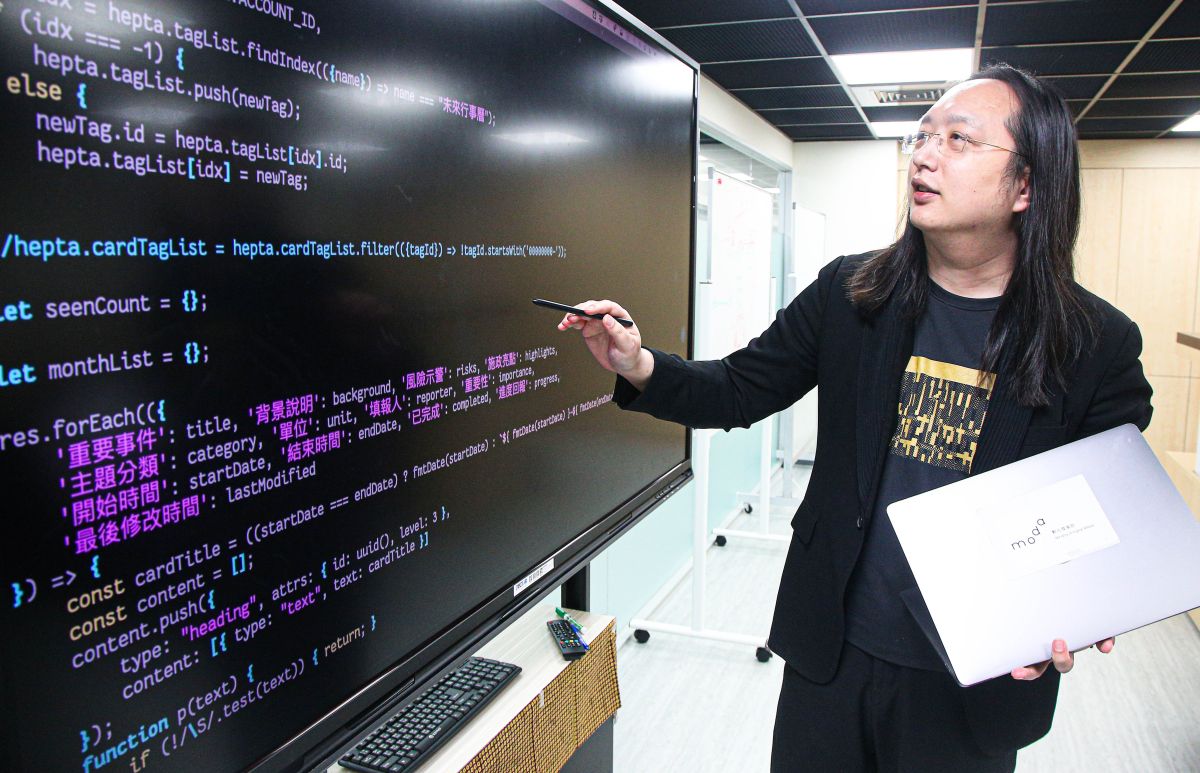 ▲4月18日的壽星是「天才IT大臣」唐鳳的生日，作為全球首位跨性別官員，甚至被日本媒體封為「天才IT大臣」。（圖／記者葉政勳攝）