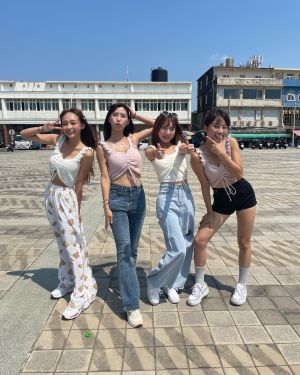 ▲林襄(左起)、沐妍、孟潔、陳伊1月錄節目外景。(圖/翻攝自女孩花啾玩IG) ▲林襄(左起)、沐妍、孟潔、陳伊1月錄節目外景。(圖/翻攝自女孩花啾玩IG)