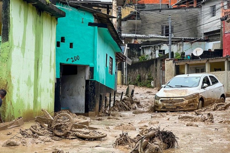 ▲世界銀行（World Bank）的「國家氣候與發展報告」指出，氣候相關事件可能會使80萬至300萬巴西人陷入極端貧困。圖為巴西聖保羅州暴雨釀災，資料照。（圖／翻攝自法新社）