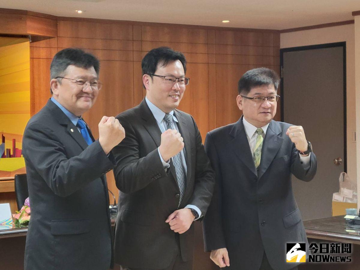 ▲教育部體育署署長職務將由國立體育大學鄭世忠教授(中)接任。（圖／黃建霖攝）