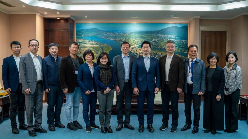 ▲上海市台辦副主任李驍東（左四）20日與上海工作團成員一同與台北市長蔣萬安、副市長林奕華等人進行會談。（圖／台北市政府提供）