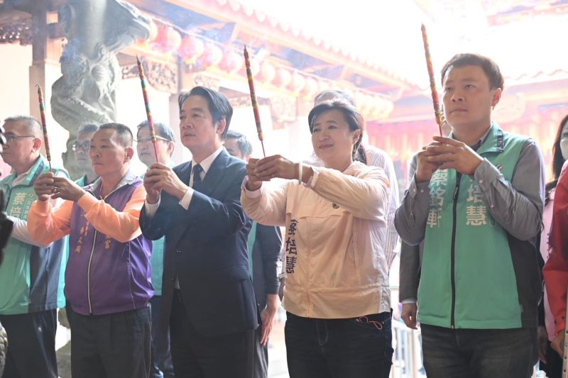 ▲賴清德連續4週以寺廟祈福之旅的方式,輔選蔡培慧。(圖/蔡培慧競總提供,2023.02.20)
