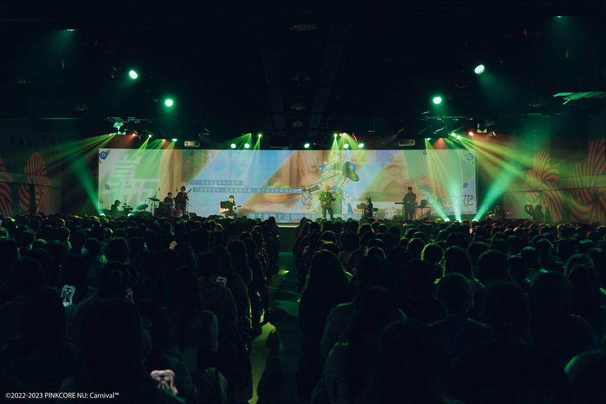 ▲超人氣BL成人手遊《新世界狂歡》，昨(19)日在台北市西門商圈 WESTAR 舉辦首次線下 LIVE 活動「Neon Carnival」吸引爆滿人潮。(圖／官方提供)