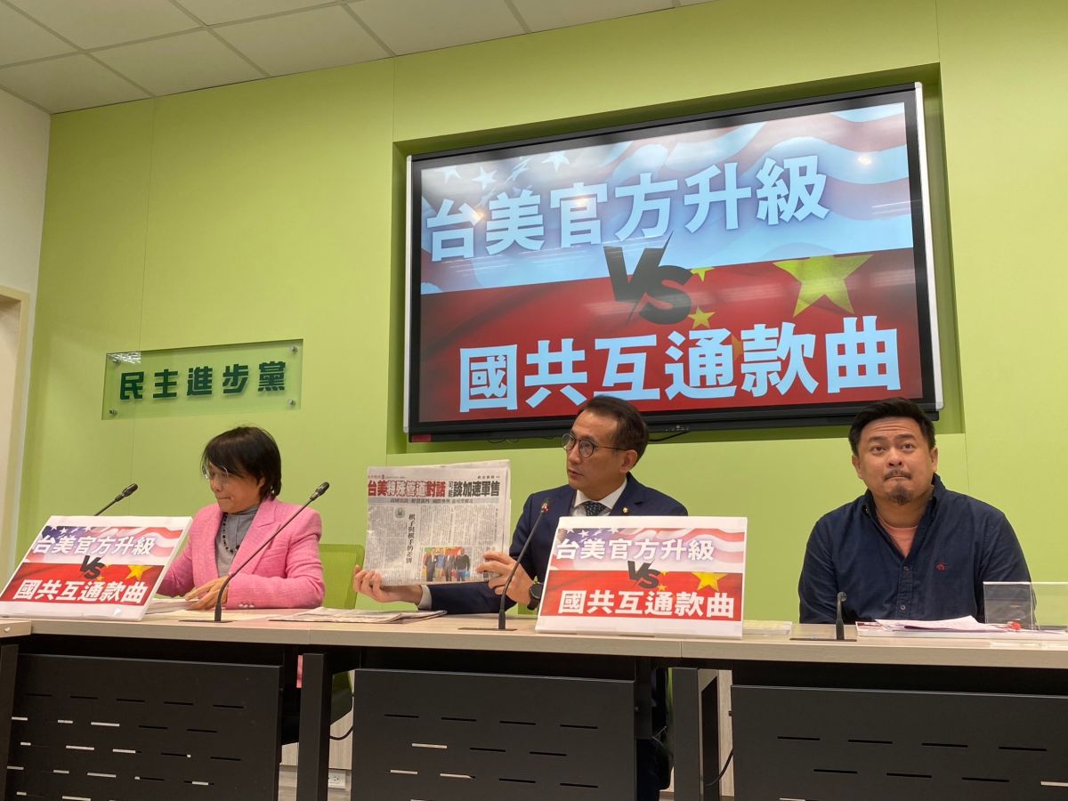 ▲林明溱父子稱不會參選2024立委，洪申翰表示林擔任南投縣長政績可說是一再跳票，父子倆就是「跳票父子檔」。（圖／記者陳威叡攝，2023.02.20）