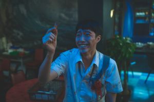 ▲蔡凡熙在《黑的教育》手拿恐怖斷指扭曲神情曝光。(圖/禾豐九路提供) ▲蔡凡熙在《黑的教育》手拿恐怖斷指扭曲神情曝光。(圖/禾豐九路提供)