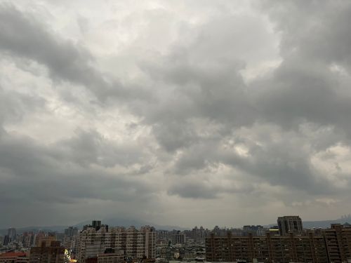 空氣品質亮橘燈！雲嘉南、高屏注意　「2時段」避免戶外劇烈運動
