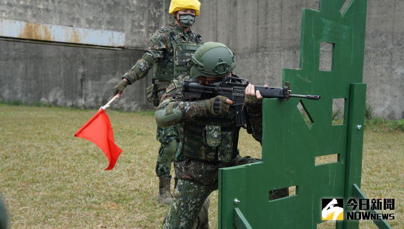 ▲陸軍實戰化射擊訓練,必須完成臥、跪、立射,與卡彈故障排除等訓練項目。(圖/記者呂炯昌攝,2023.02.21)