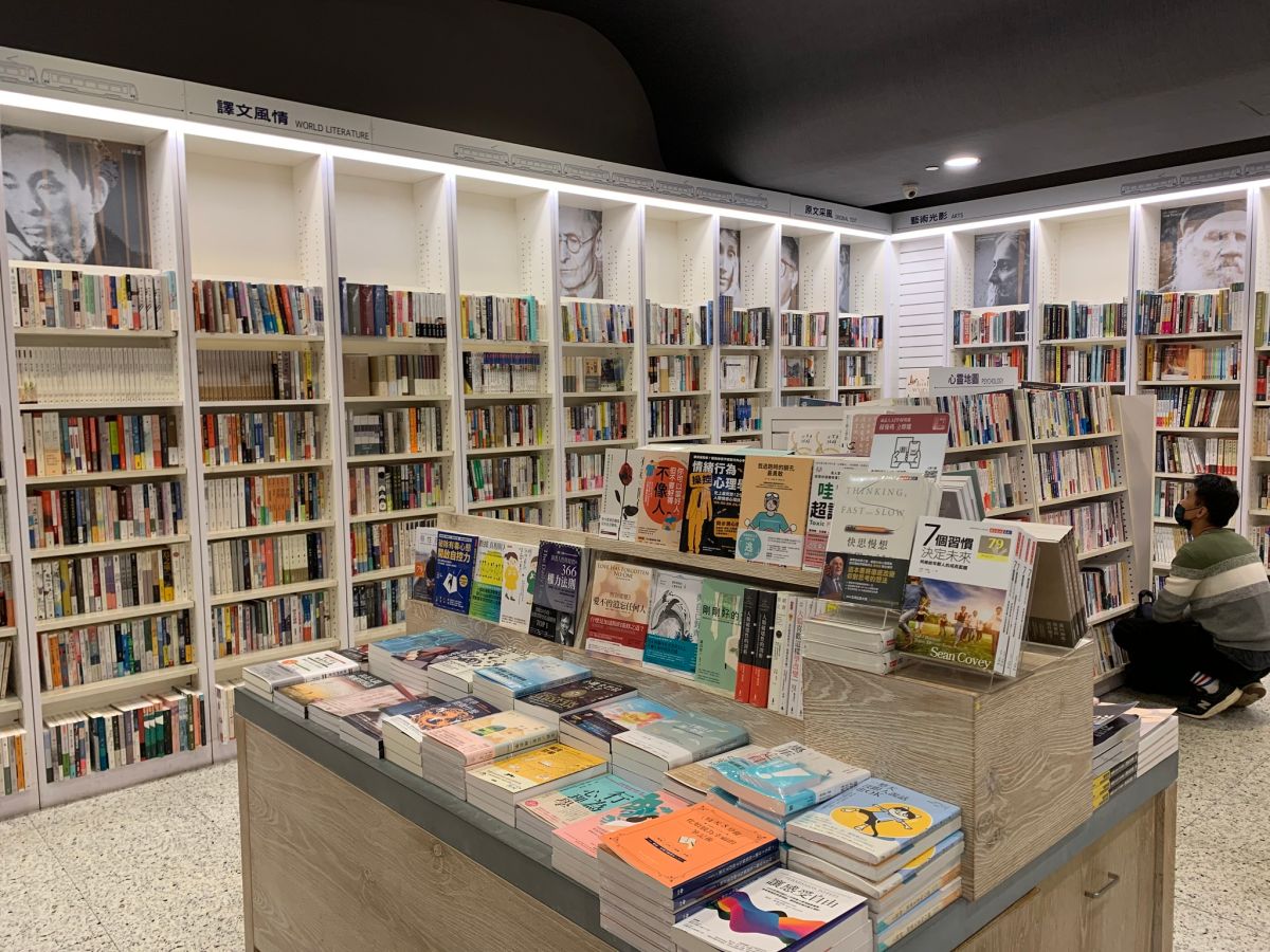 ▲誠品書店歷來最大特賣盛會即將於明（7）日登場，於誠品生活新店3樓舉辦， 500坪寬闊空間匯聚逾15萬種超值書籍和特色選品包括文創周邊商品5折。（示意圖／取自誠品書店臉書）