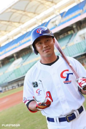 WBC／手機殼也挺國球　陳冠宇、宋家豪都愛用
