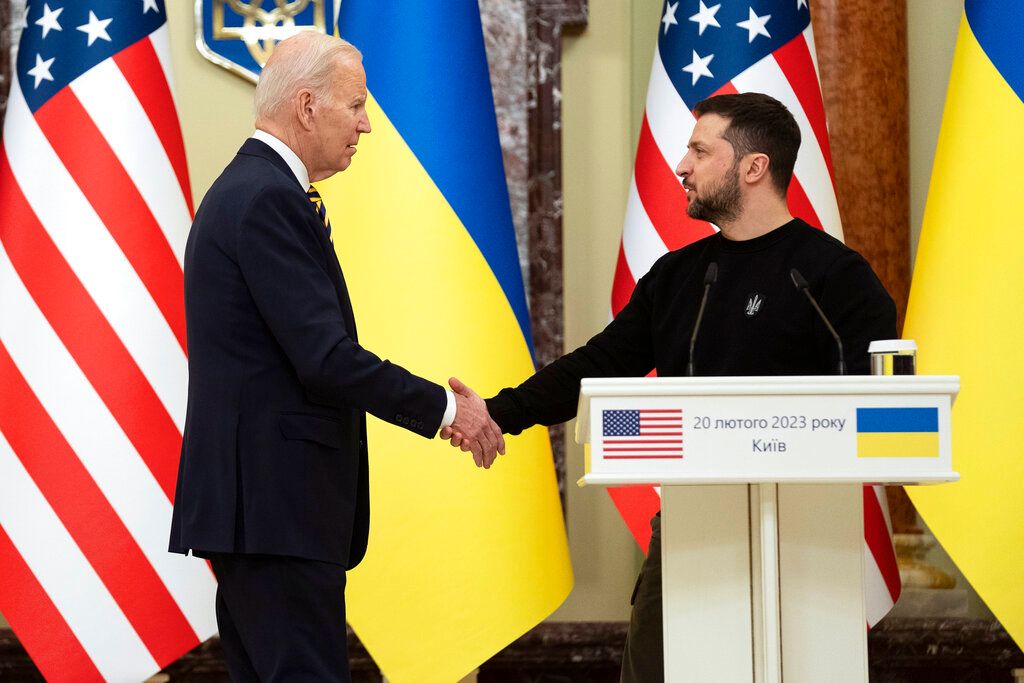 ▲烏克蘭總統澤倫斯基（Volodymyr Zelenskyy）今晚發表談話時表示，美國總統拜登今天親自訪問烏克蘭，這對烏國來說是很重要的一天。（圖／美聯社／達志影像）