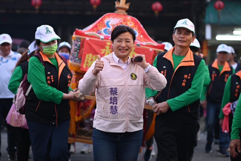 ▲蔡培慧這幾天忙著參與廟會，和地方民眾搏感情。（圖／翻攝蔡培慧臉書，2023.02.21）