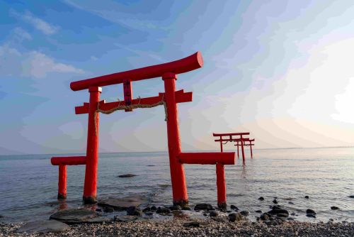 ▲姓名中有「佐」、「賀」二字者，該幸運兒可免費獲贈「佐賀機加酒4日5日自由行」，首推走訪海上鳥居「大魚神社」。（圖／業者提供）