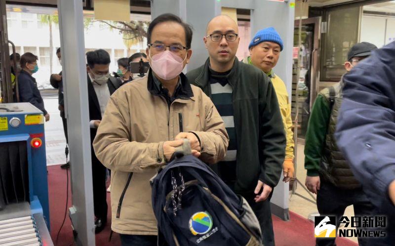 ▲蘇煥智21日因挨告妨害名譽到北檢出庭(圖/記者潘千詩攝,2023.02.21)