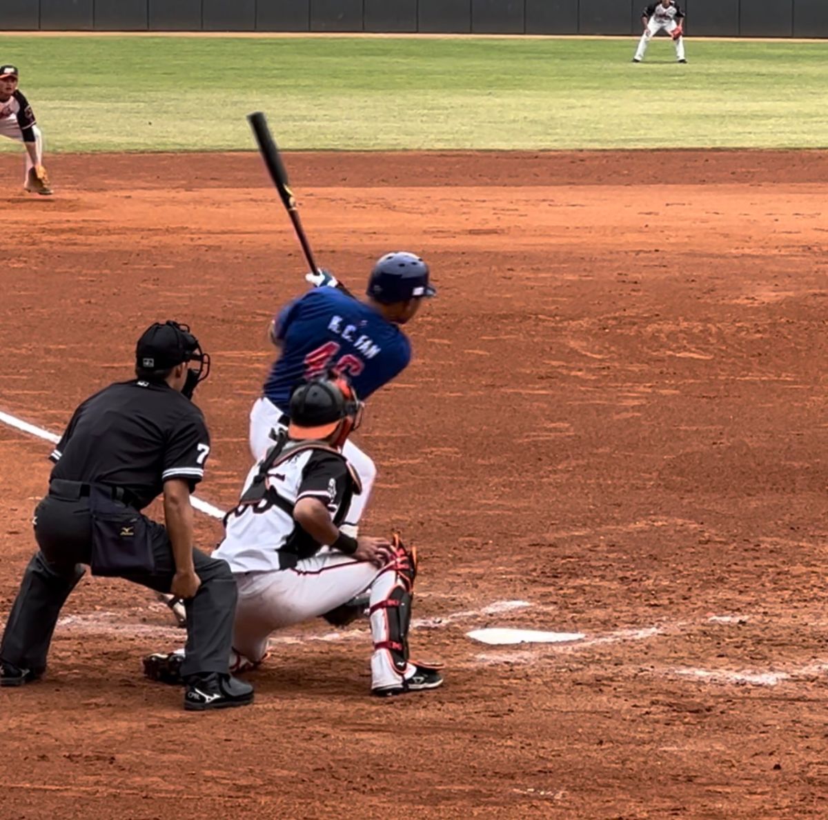 ▲台灣隊范國宸打出追平安打(圖/記者簡名杉攝)