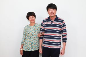 ▲吳皓昇（右）挑戰越南移工，阮氏翠恆當越南語言指導，讓他能夠現學現賣完成拍攝。（圖／民視）