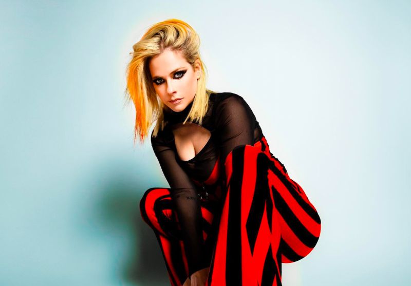 ▲加拿大搖滾小天后艾薇兒（Avril Lavigne）出席2023年度朱諾獎（Juno Awards）時遭裸女鬧場。（圖／翻攝艾薇兒IG）