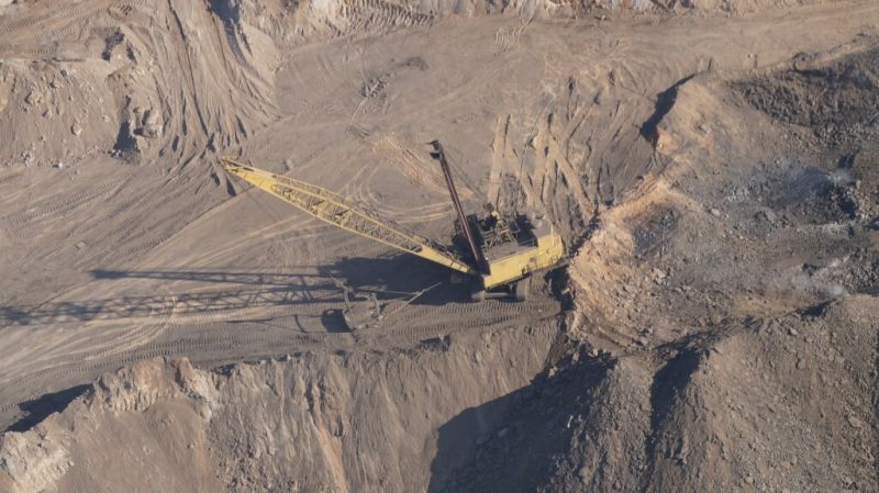 ▲中國內蒙古一座露天煤礦22日傳大面積坍塌，目前2人死亡、53人失聯。圖非當事礦場。（示意圖／圖取自Pixabay圖庫）