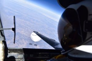 美公開間諜氣球照！U-2偵察機「高空特寫」可見太陽能板
